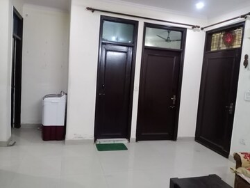 Building Lobby in 3 BHK Builder Floor at Dwarka Mor – for Rent