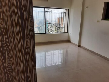 Room in 4 BHK Apartment at Swami Tower, Chembur – for Rent