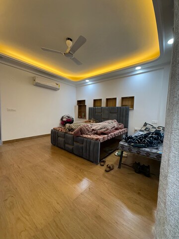 Living Room in 4 BHK Builder Floor at Sector 46 – for Rent