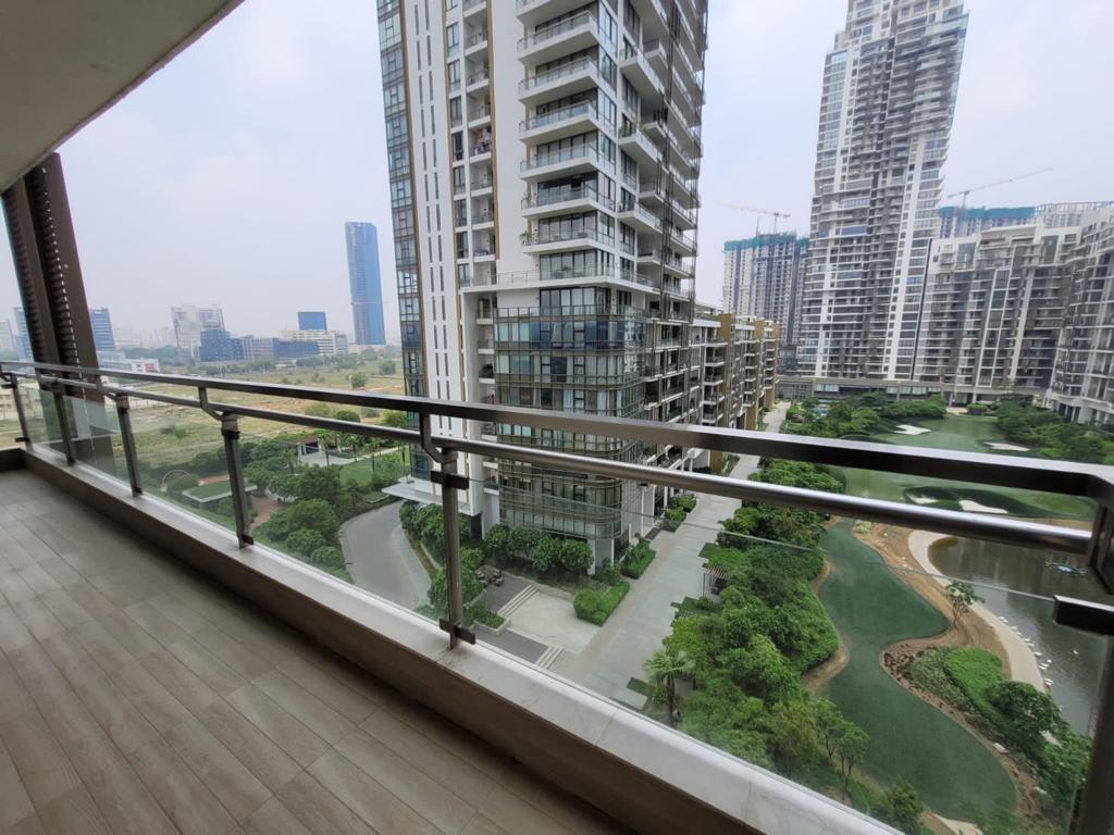 3 BHK + Servant Room Apartment For Rent in M3M Golf Estate