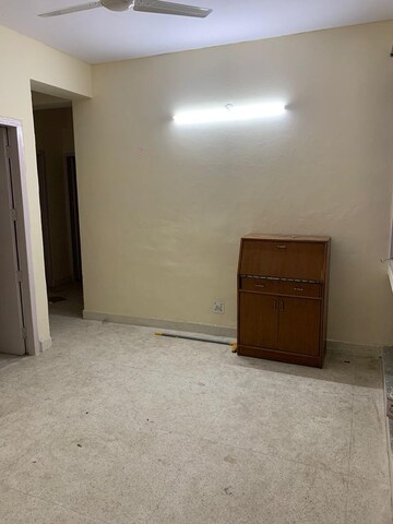 Room in 3 BHK Apartment at Orchid Petals, Sector 49 – for Rent