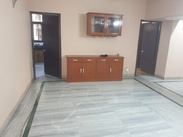 Room in 3 BHK Apartment at Orchid Petals, Sector 49 – for Rent