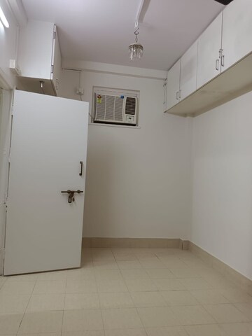 Room in 1 BHK Apartment at Dahisar East – for Rent