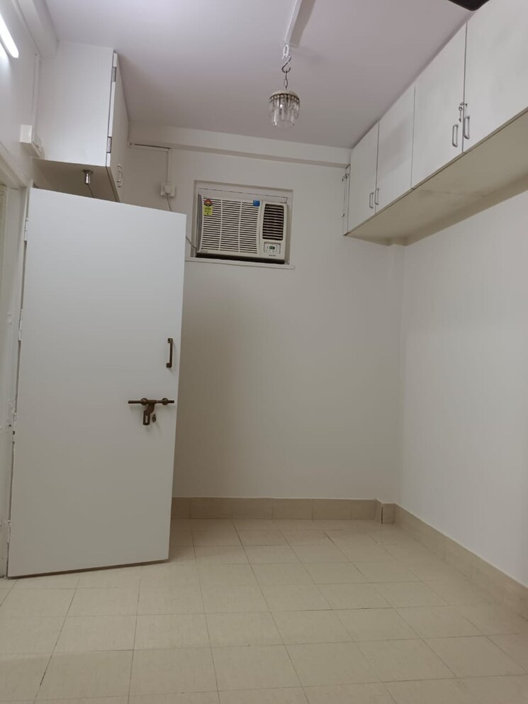 Room, dahisar east 1 Bedroom 400 Sq.Ft. Apartment In Dahisar East Mumbai 8724017