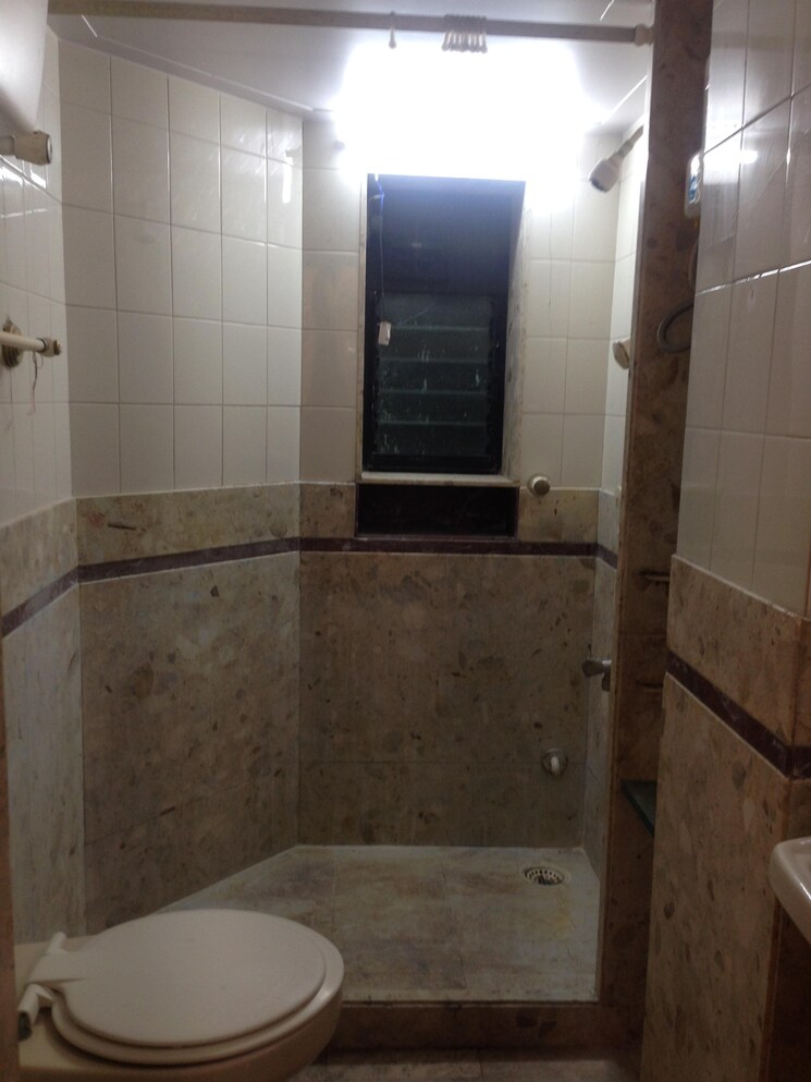 Bathroom, anand-nagar-apartment 2 Bedroom 700 Sq.Ft. Apartment In Tardeo Mumbai 8724041