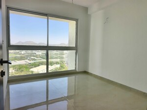 Room in 3.5 BHK Apartment at Aurum Q Residences, Ghansoli – for Sale
