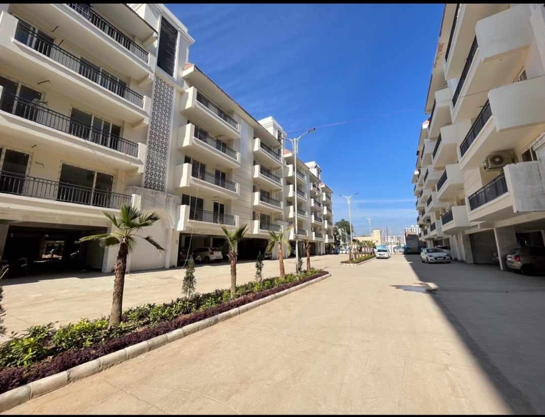 3 BHK + Pooja Room,Servant Room Apartment For Sale in Roseate Homes