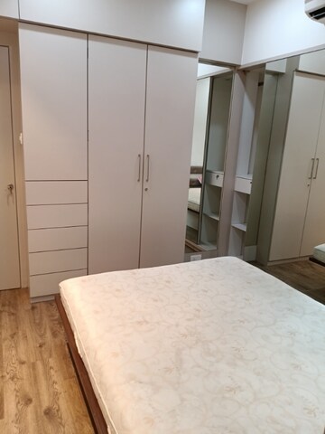 1 BHK Apartment For Rent in Lodha Amara, Kolshet Road