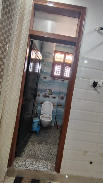 Attached Bathroom in 2 BHK Builder Floor at Dwarka Mor – for Rent