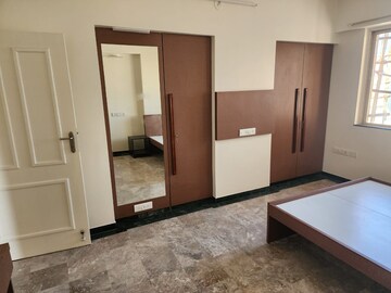 Room in 2 BHK Apartment at Hiranandani Glen Croft, Powai – for Rent