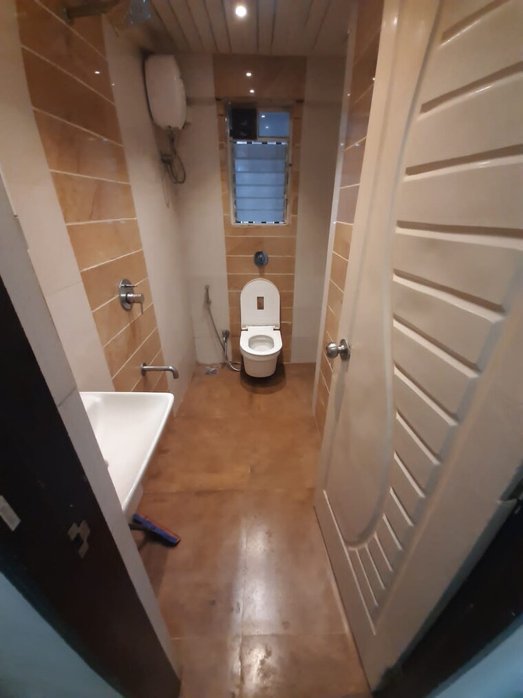 Bathroom, mohini-castle 1 Bedroom 504 Sq.Ft. Apartment In Khar West Mumbai 8724081