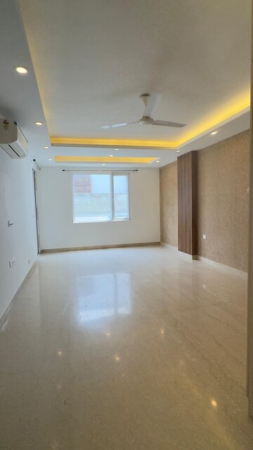 Room in 4 BHK Builder Floor at Ansal Sushant Lok I, Sector 43 – for Rent