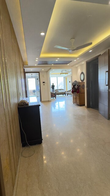 Building Lobby in 4 BHK Builder Floor at Ansal Sushant Lok I, Sector 43 – for Rent