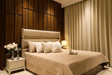 Bedroom in 3 BHK Builder Floor at Dlf Phase ii – for Sale