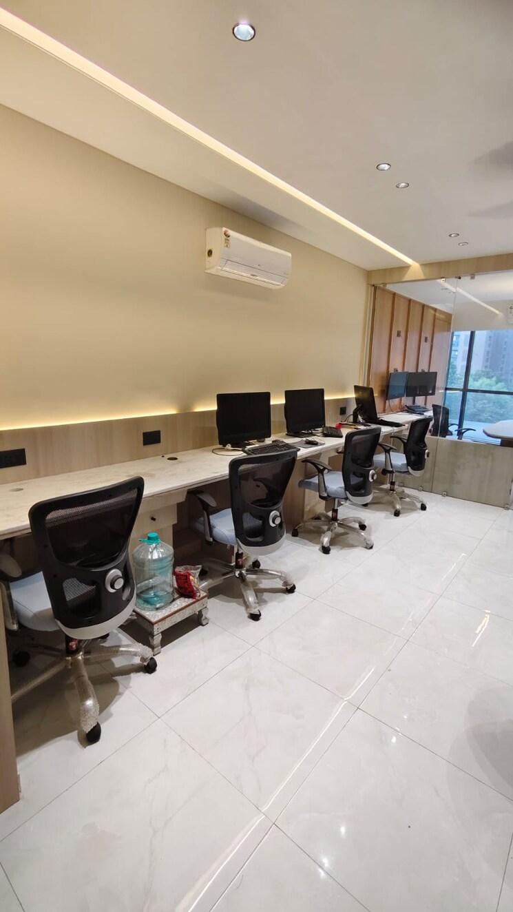 Team Area, vaishnodevi circle Commercial Office Space 805 Sq.Ft. In Vaishnodevi Circle Ahmedabad 8724085