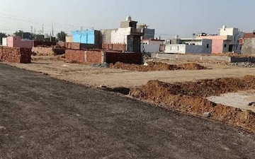 Plot For Sale in Laxmi Nagar