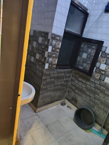 Master Bedroom in 3 BHK Builder Floor at Dwarka Mor – for Rent