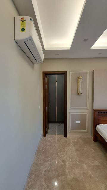 Room in 4 BHK Builder Floor at Ansal Sushant Lok I, Sector 43 – for Rent