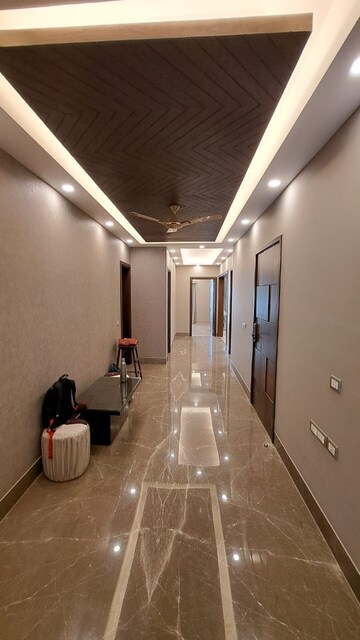 Building Lobby in 4 BHK Builder Floor at Ansal Sushant Lok I, Sector 43 – for Rent