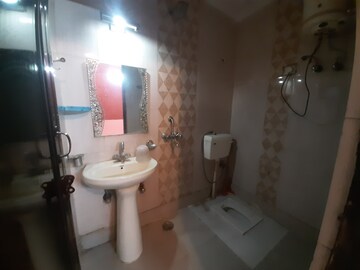 Bathroom in 2 BHK Apartment at Maidan Garhi – for Rent