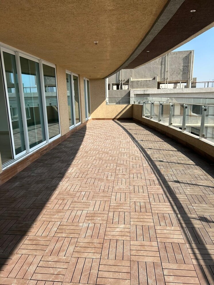 Balcony, lokhandwala-minerva-mahalaxmi 3 Bedroom 2000 Sq.Ft. Penthouse In Mahalaxmi Mumbai 8724128