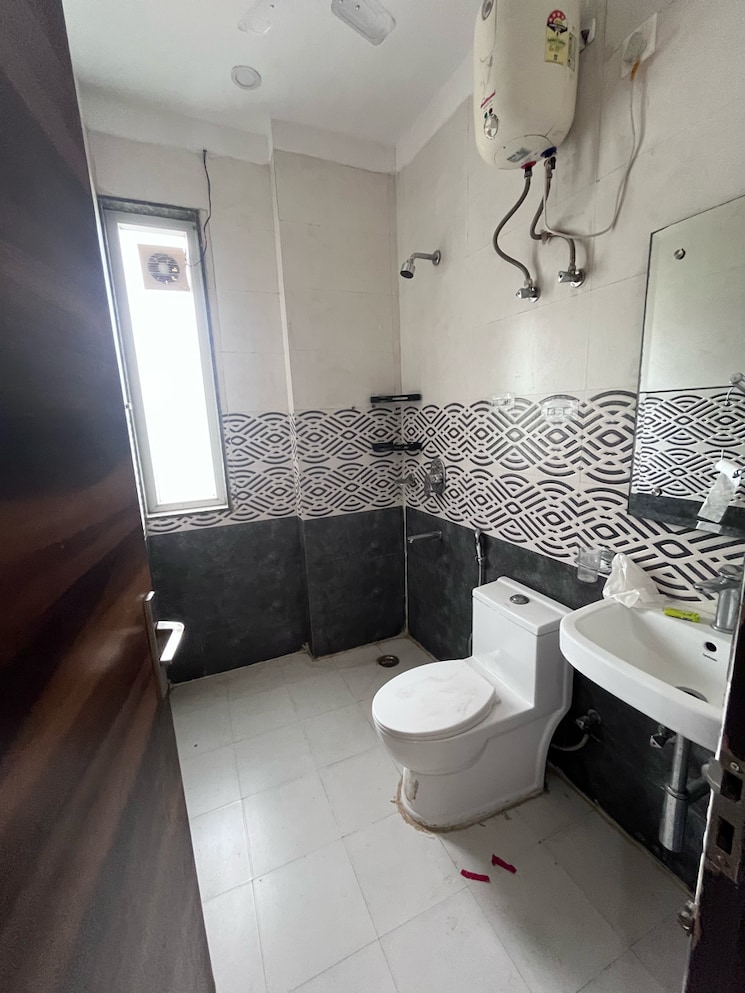 Attached Bathroom, sector 43 3 Bedroom 1745 Sq.Ft. Builder Floor In Sector 43 Gurgaon 8724151