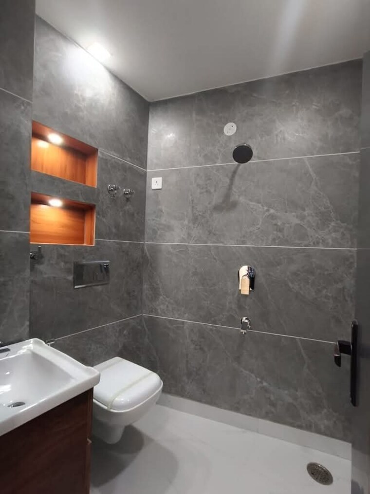 Bathroom, sa-homes-i 3.5 Bedroom 905 Sq.Ft. Builder Floor In Uttam Nagar Delhi 8724164