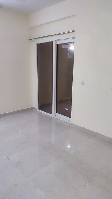 Room in 3 BHK Apartment at Signature Orchard Avenue 2, Sector 93 – for Rent