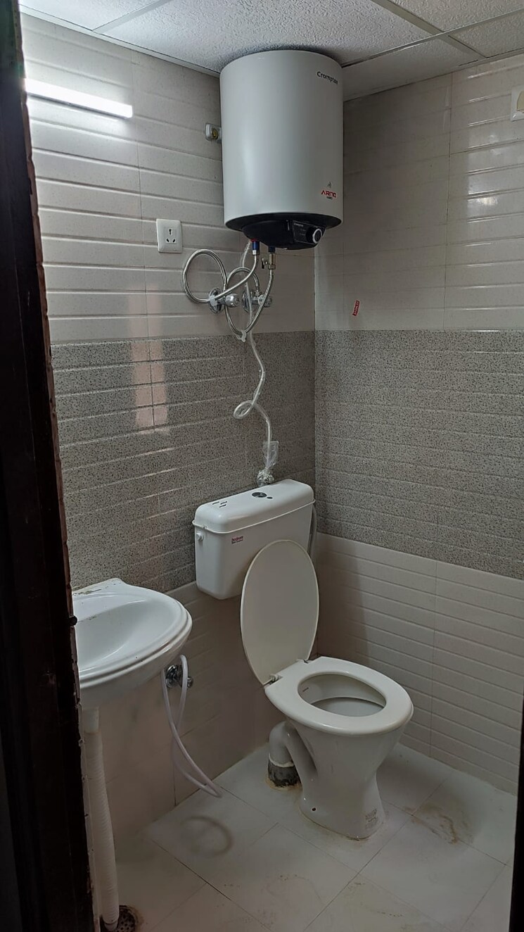 Bathroom, signature-orchard-avenue-2 2 Bedroom 656 Sq.Ft. Apartment In Sector 93 Gurgaon 8724225