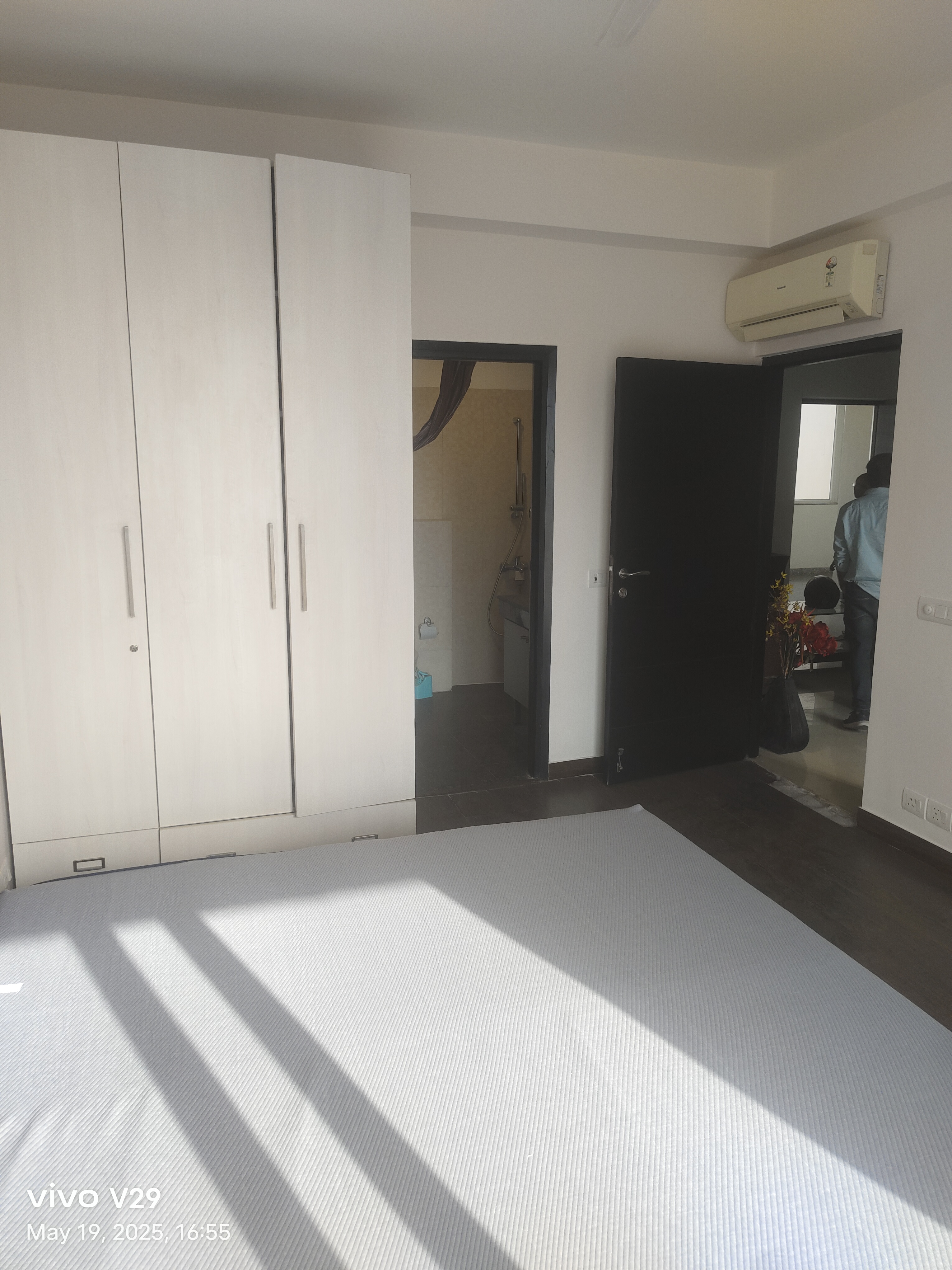 3 BHK + Servant Room Apartment For Rent in Airport Apartments