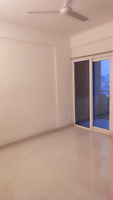 Room in 2 BHK Apartment at Signature Orchard Avenue 2, Sector 93 – for Rent
