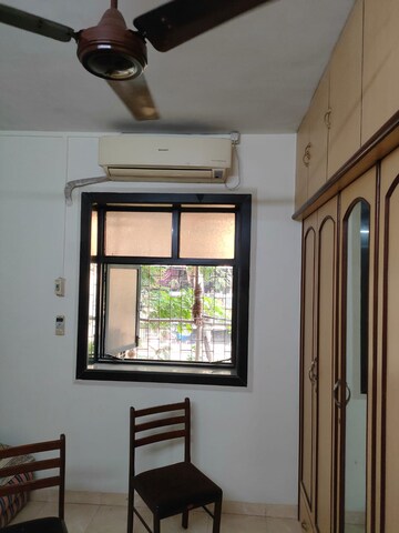 Room in 1 BHK Apartment at Mahim West – for Rent