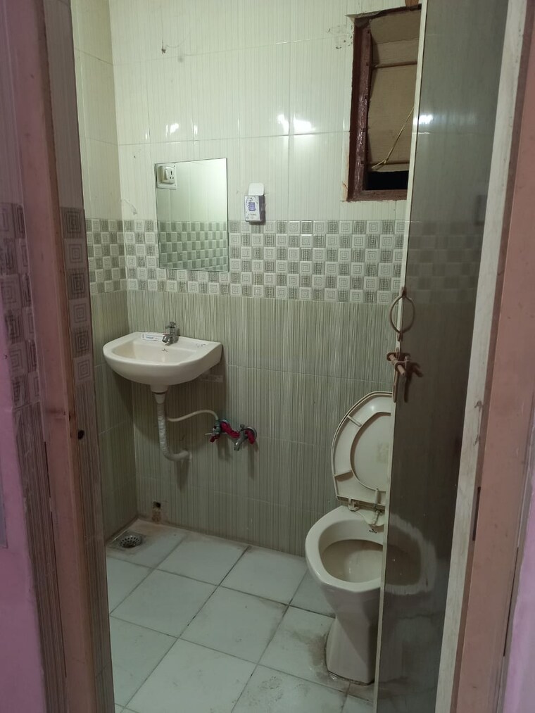 Bathroom, usman pura 2 Bedroom 1072 Sq.Ft. Apartment In Usman Pura Ahmedabad 8724336