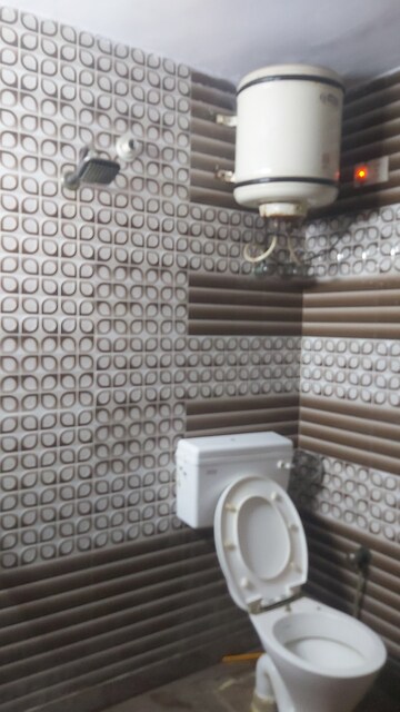Bathroom in 3.5 BHK Apartment at Mayur Vihar – for Rent