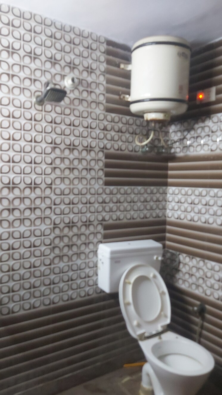 Bathroom, mayur vihar 3.5 Bedroom 1180 Sq.Ft. Apartment In Mayur Vihar Delhi 8724339