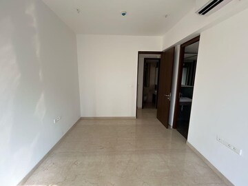 Room in 2 BHK Apartment at Lodha The Park, Worli – for Rent