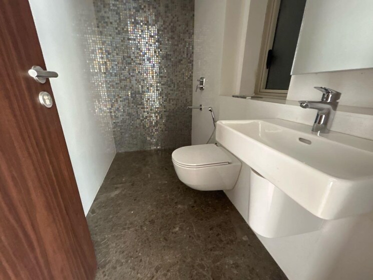 Bathroom, lodha-the-park 2 Bedroom 890 Sq.Ft. Apartment In Worli Mumbai 8724337