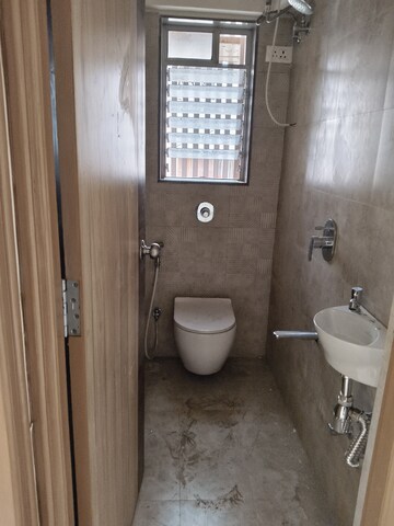 Bathroom in 1 BHK Apartment at Vile Parle East – for Rent
