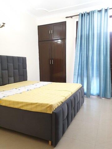 Bedroom in 4 BHK Builder Floor at Sector 52 – for Rent