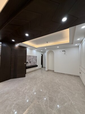 Room in 4 BHK Builder Floor at Sector 16 – for Sale