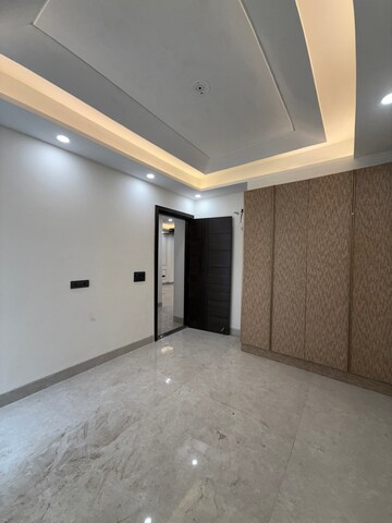 Room in 4 BHK Builder Floor at Sector 16 – for Sale