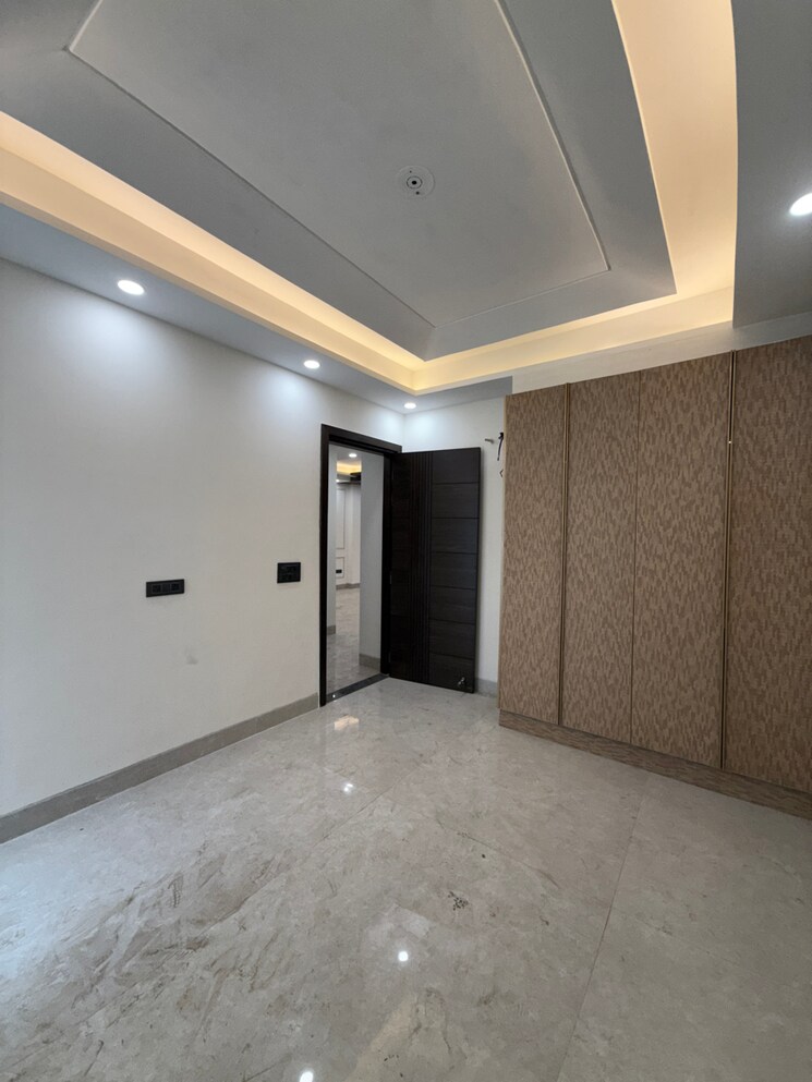 Room, sector 16 4 Bedroom 350 Sq.Yd. Builder Floor In Sector 16 Faridabad 8724372