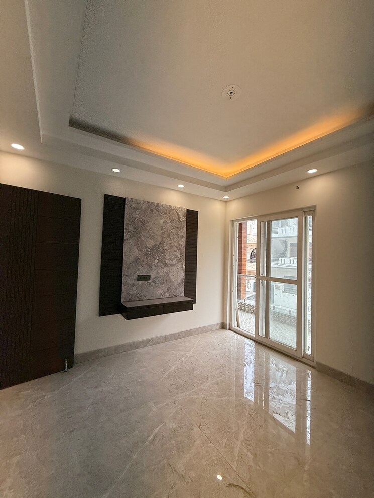 Room, sector 16 4 Bedroom 350 Sq.Yd. Builder Floor In Sector 16 Faridabad 8724372