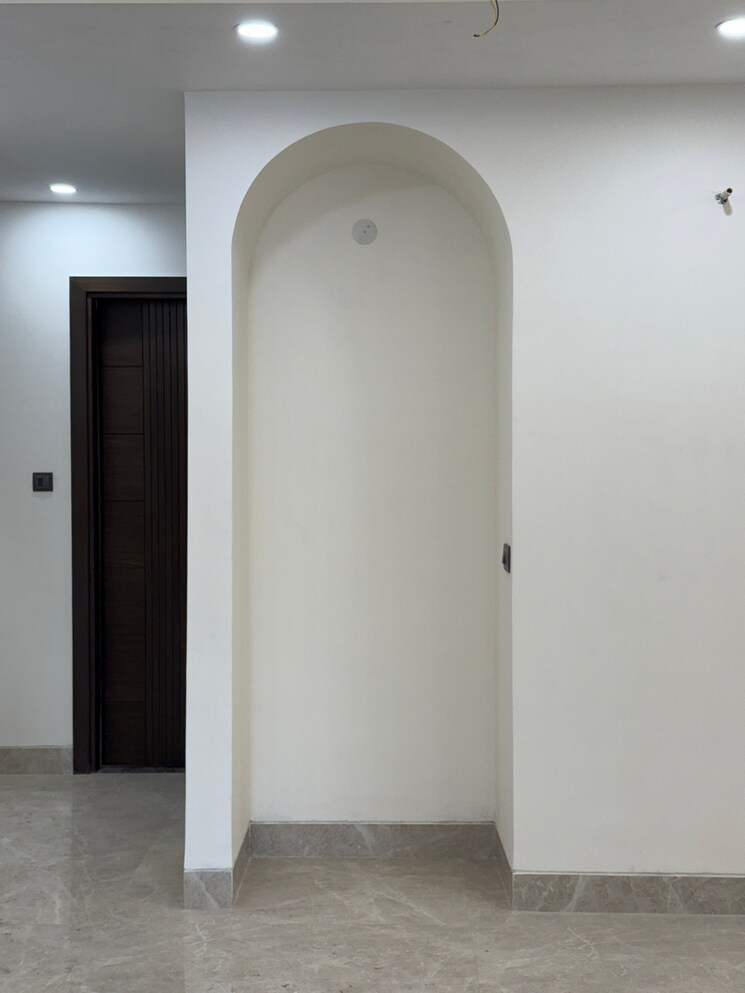 Room, sector 16 4 Bedroom 350 Sq.Yd. Builder Floor In Sector 16 Faridabad 8724372