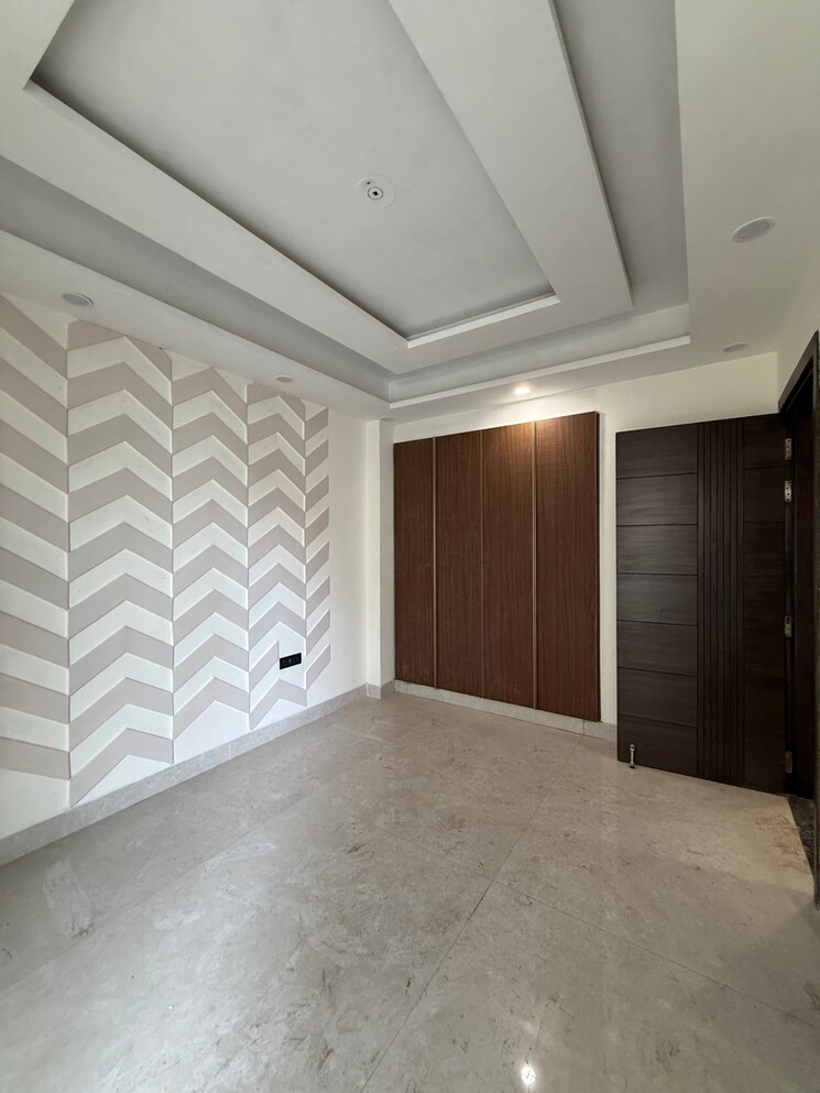 Room, sector 16 4 Bedroom 350 Sq.Yd. Builder Floor In Sector 16 Faridabad 8724372