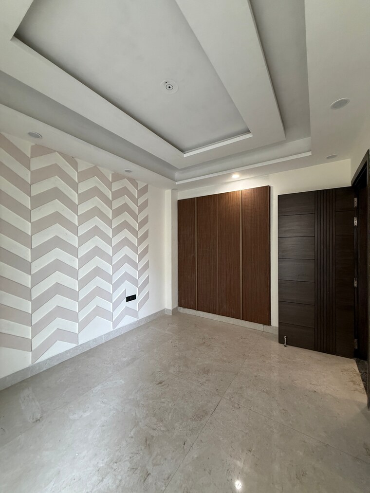 Room, sector 16 4 Bedroom 350 Sq.Yd. Builder Floor In Sector 16 Faridabad 8724372