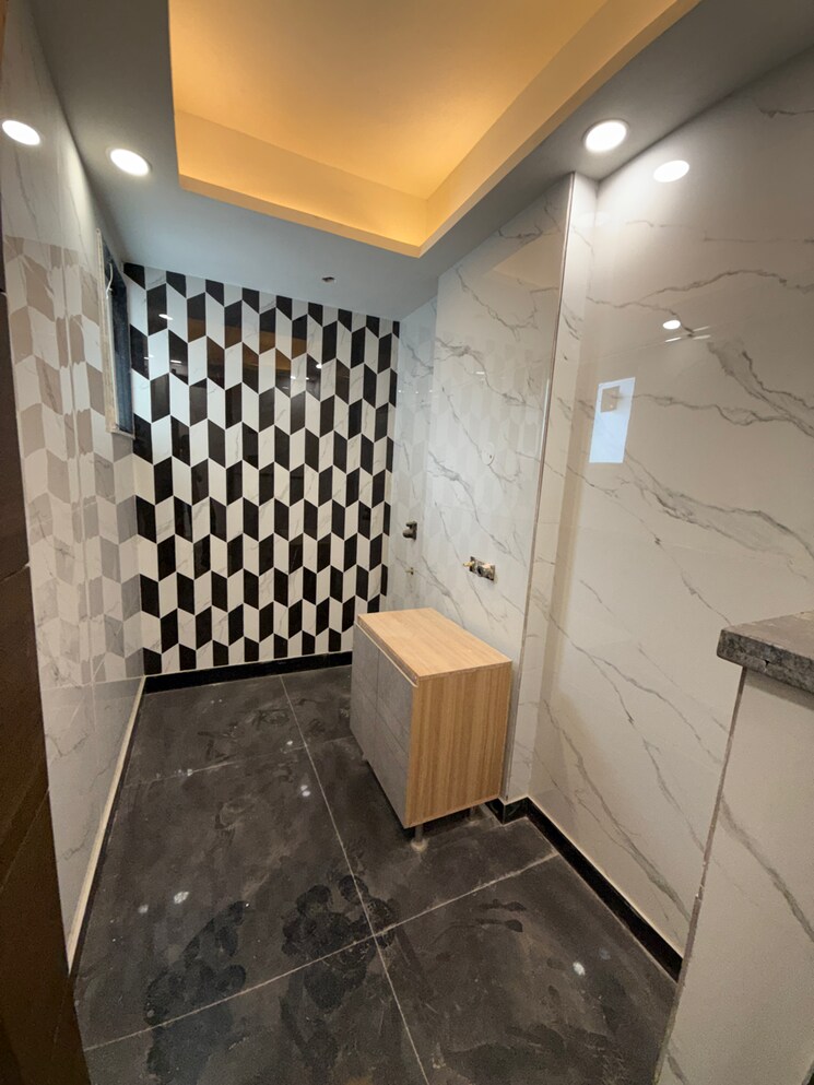 Attached Bathroom, sector 16 4 Bedroom 350 Sq.Yd. Builder Floor In Sector 16 Faridabad 8724372