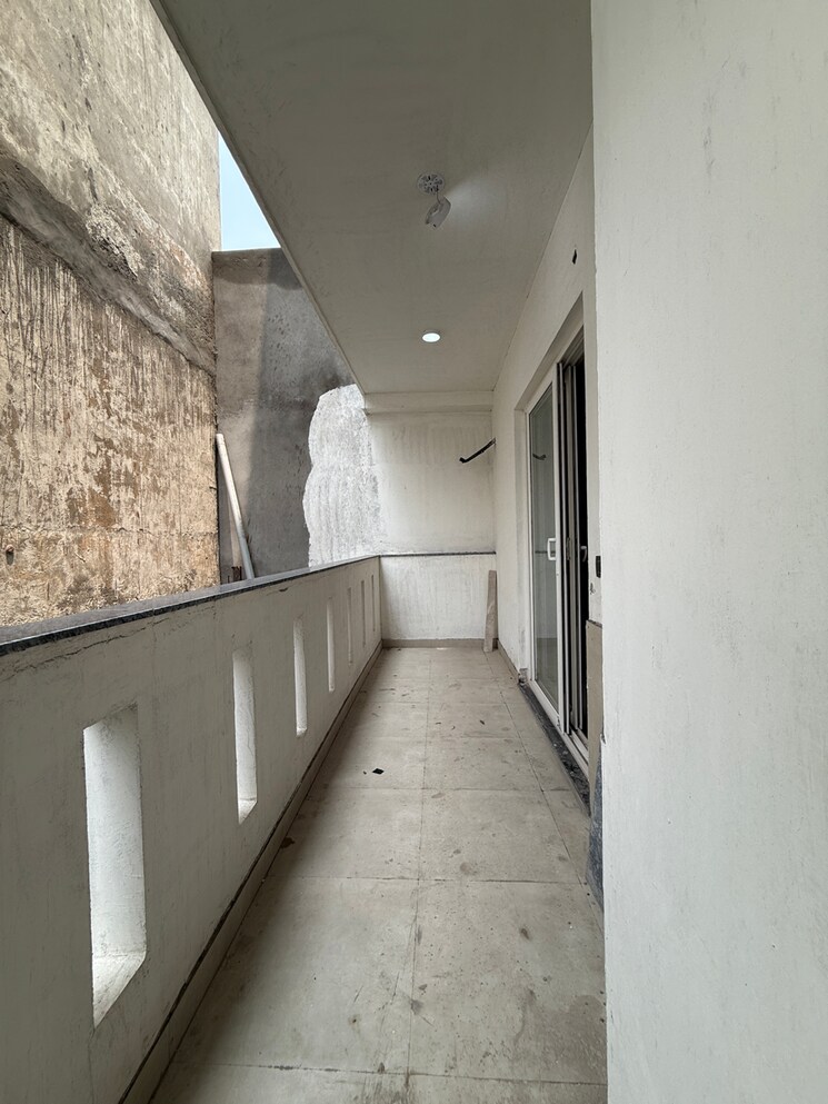 Balcony, sector 16 4 Bedroom 350 Sq.Yd. Builder Floor In Sector 16 Faridabad 8724372
