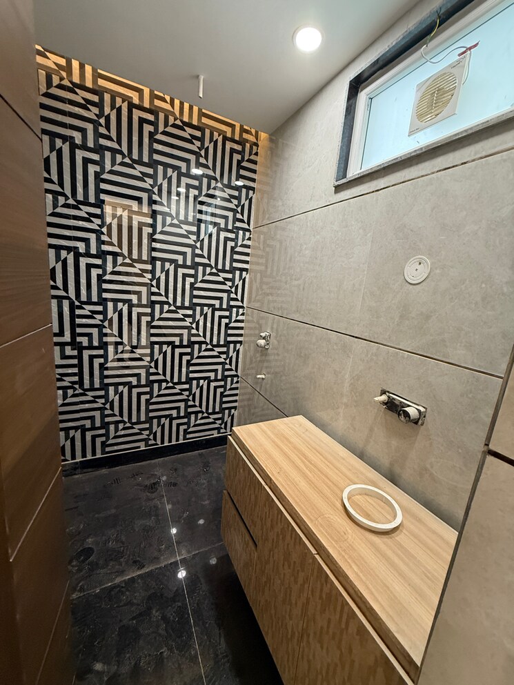 Attached Bathroom, sector 16 4 Bedroom 350 Sq.Yd. Builder Floor In Sector 16 Faridabad 8724372