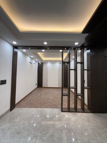 Room in 4 BHK Builder Floor at Sector 16 – for Sale